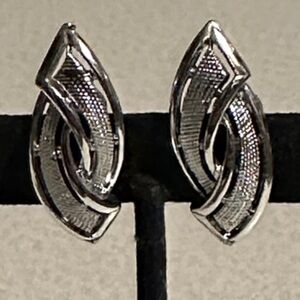 Vintage Coro silver tone screw back earrings  (578)